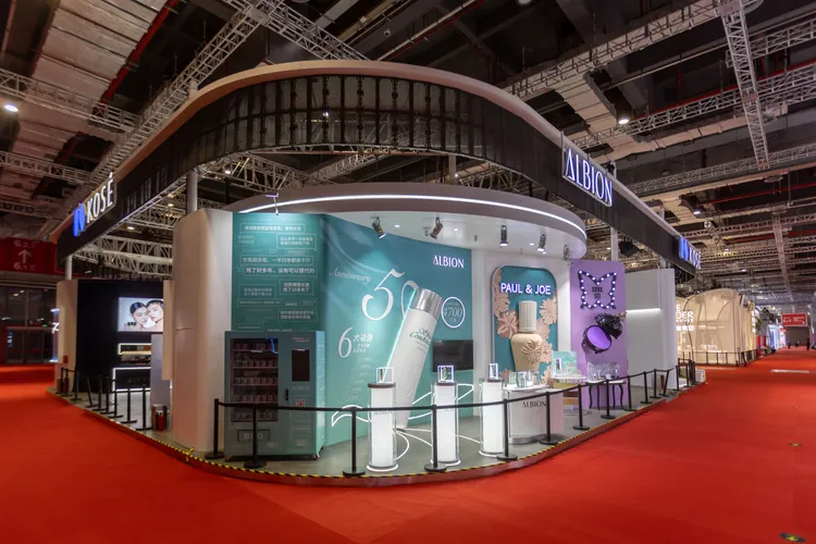 「進博會」會場內的展位。新華社