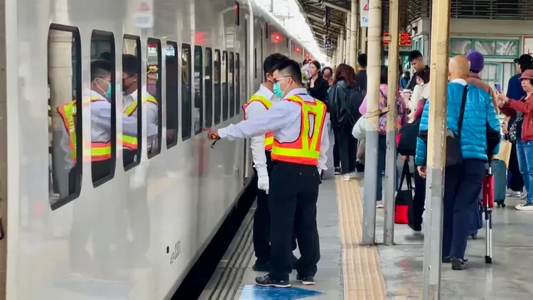 鐵警呼籲，旅客如發生糾紛，請立即通知列車長或鐵路警察協處。讀者提供