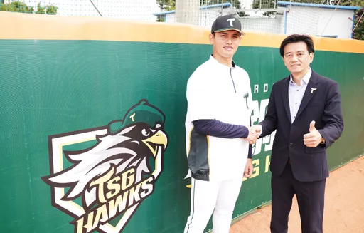 旅日好手張奕穿上台鋼球衣!領隊親自迎接 冬季聯盟將出賽