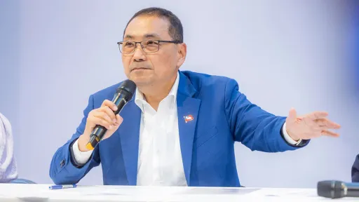 柯郭結盟！侯友宜還在馬辦癡等　網友急喊：你還不上車？