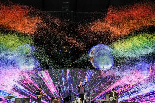 酷玩Coldplay高雄開唱嗨爆5萬人 克里斯馬汀飆中文「我們愛你」