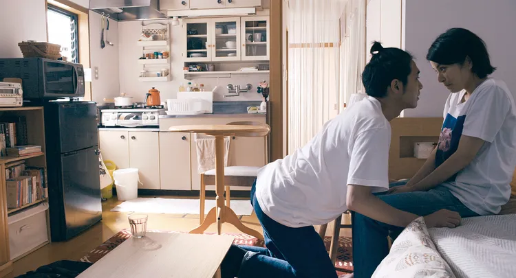 柄本佑（左）也喜歡上佐藤穗奈美。中影提供