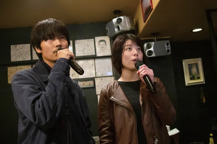 綾野剛（左）片中喜歡佐藤穗奈美。中影提供