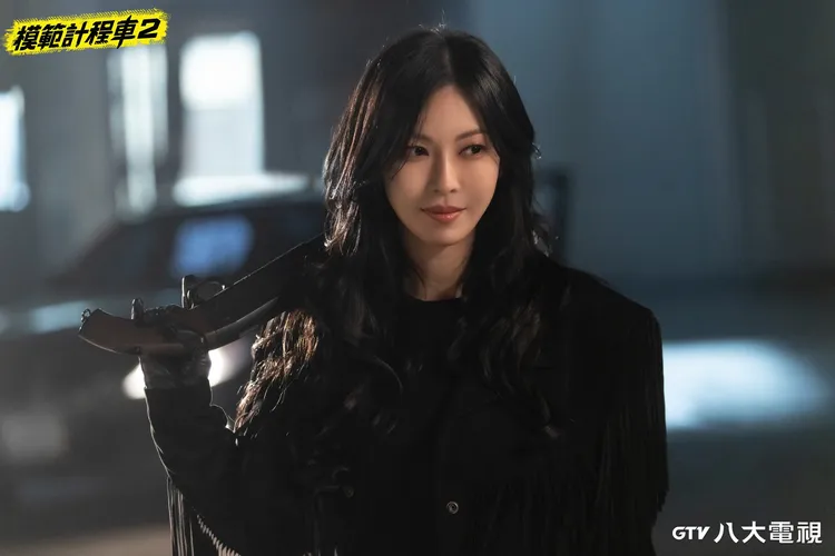 金素妍跨刀客串，李帝勳變成迷弟猛比愛心。八大電視提供