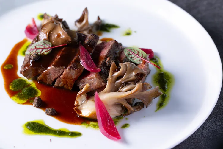 潘群欣設計新菜牛小排豆豉鯷魚青醬。LA ONE Pizza提供