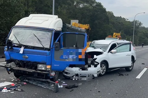 貨車國道故障釀3車連環撞 致命舉動!他站車後警戒遭撞飛慘死