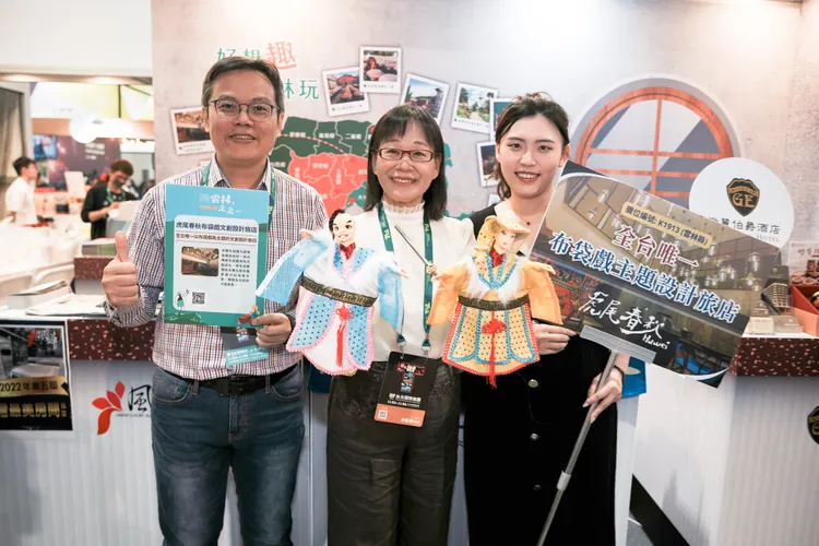 虎尾春秋布袋戲文創設計旅店深具特色。雲縣府提供