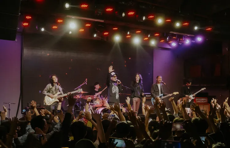 任賢齊突襲金曲樂團「麋先生」長沙演唱會。相信音樂提供