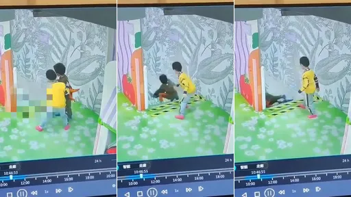 4歲童抓3歲孩「推落樓梯」　監視器揪惡行！他在警局邊看邊笑