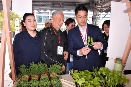 李四川種菜po臉書按讚破萬!蔣萬安喊羨慕 期許打造台北花園城市