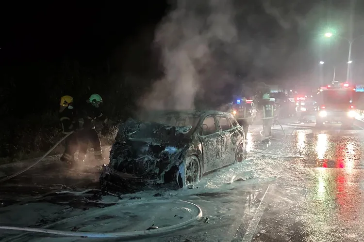 該起車禍造成車流回堵約1公里。消防局提供
