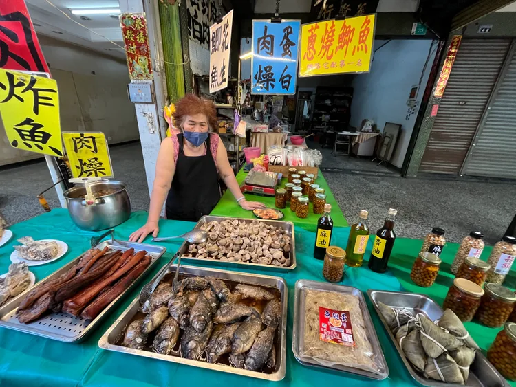 延平市場蔥燒鯽魚。市府提供