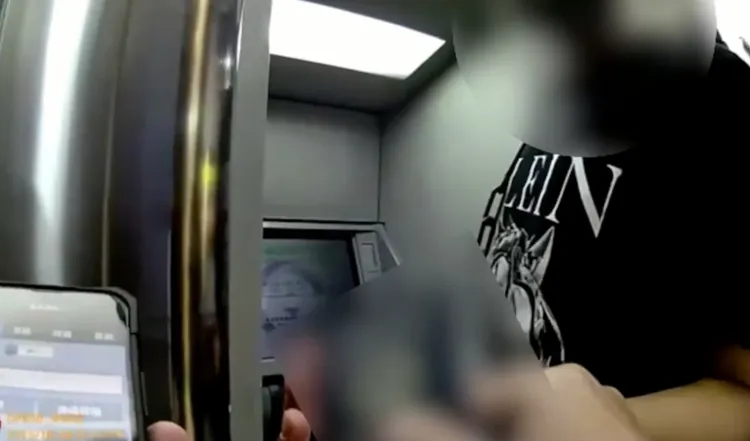 莊男無法交代金融卡來源。翻攝畫面