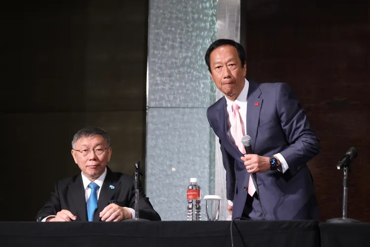 由於藍白糾結民調問題，郭台銘決定先行「尿遁」，但也強調他一定會回來。林林攝