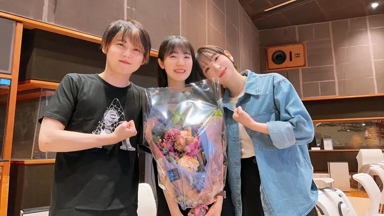 聲優梶裕貴（左起）、石川由依、井上麻里奈表達感謝。翻攝Mari_navi推特