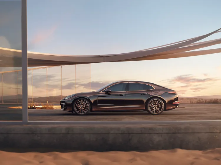 21吋中央鎖定設計的輪圈及窗框也採用金屬櫻桃粉色調設計。原廠照片