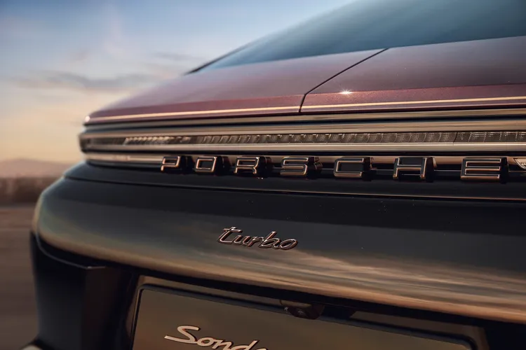 保時捷每項Sonderwunsch的專案協議，都將遵循所在國家之交通相關規範。原廠照片