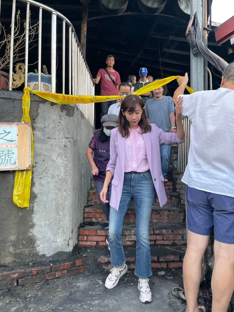 台北市市議員許淑華在第一時間前往災難現場，協助受災戶後續安置問題及協助爭取重建事宜！翻攝許淑華臉書