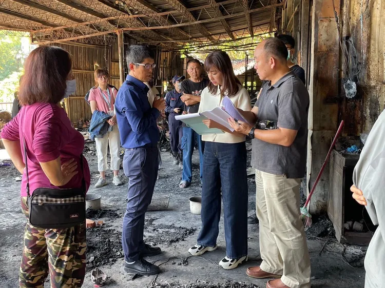 台北市市議員許淑華重回災難現場討論後續問題。翻攝許淑華臉書