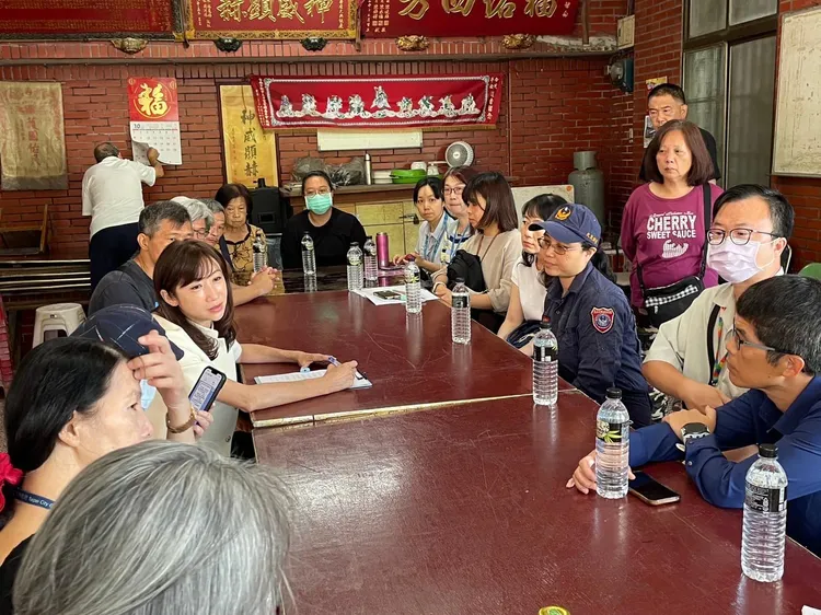 台北市市議員許淑華協助受災戶爭取重建。翻攝許淑華臉書