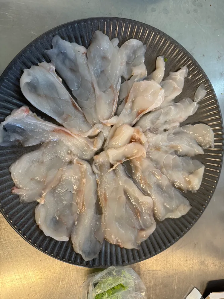 尚未吃完的河豚肉。民眾提供