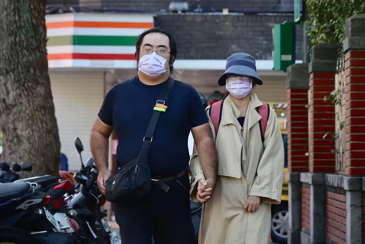 台籍凌男與中國籍配偶趙女6日出面控訴徐春鶯意圖破壞婚姻。林林攝