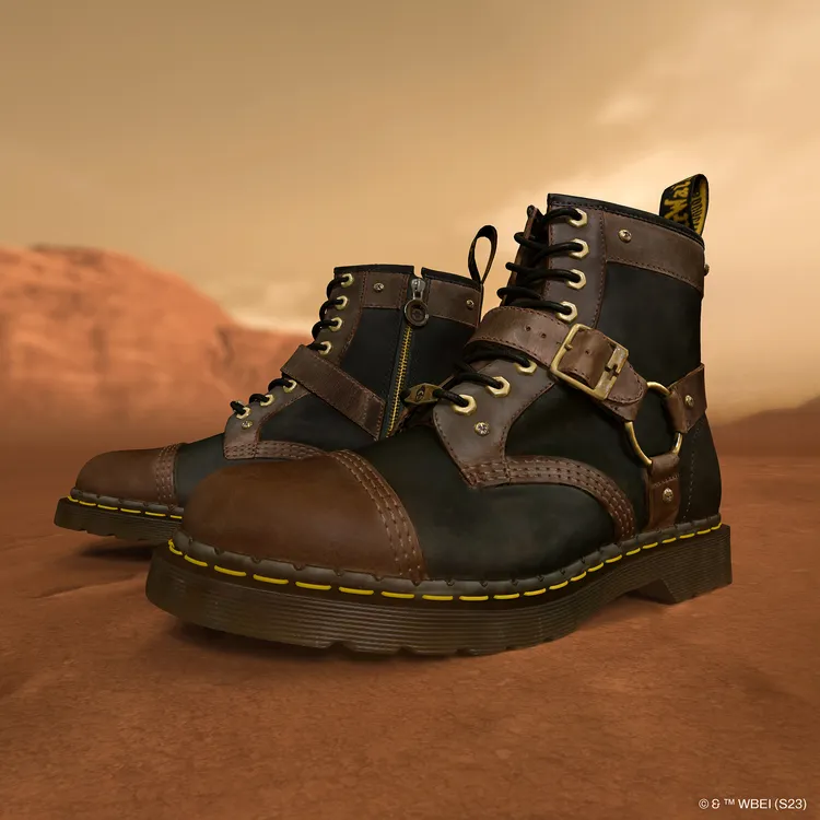 靴款滿滿細節設計也呼應《瘋狂麥斯：憤怒道》中的諸多元素。品牌提供