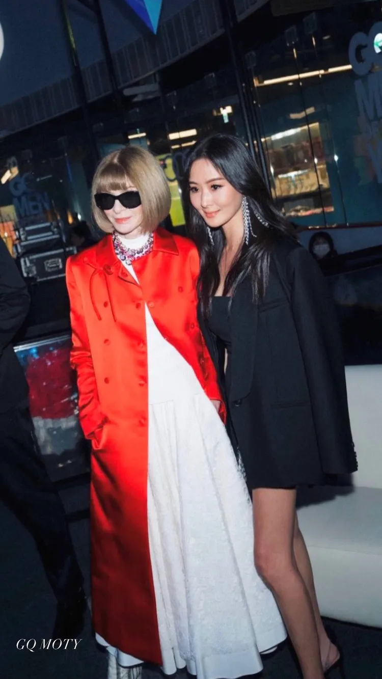 名媛孫芸芸（右）當日也在現場「追星」安娜溫圖。翻攝孫芸芸IG