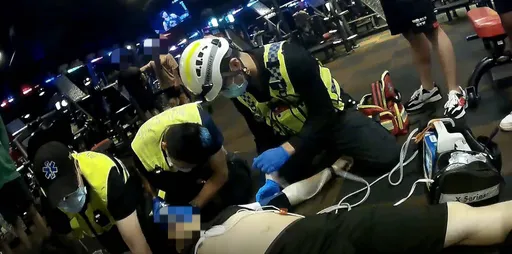 新北男健身房內倒地沒了呼吸 教練+消防員接力救回