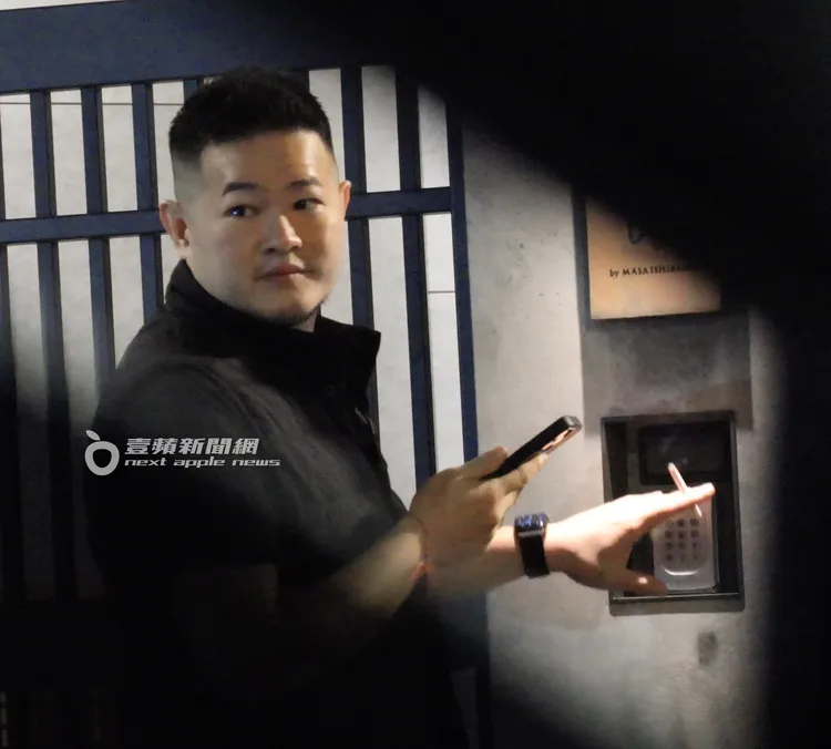 同場作陪的還有前警政署長王卓鈞之子王惟立。特勤中心攝