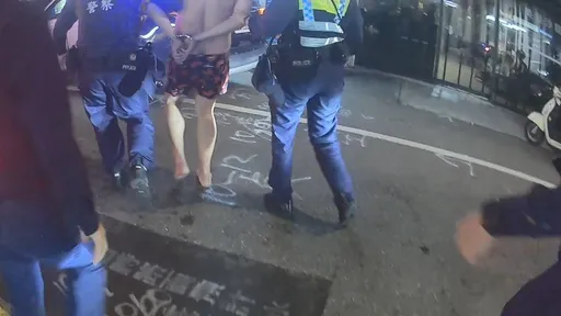 通緝男短褲赤腳衝200公尺被逮 認栽怨警:你怎那麼會跑?