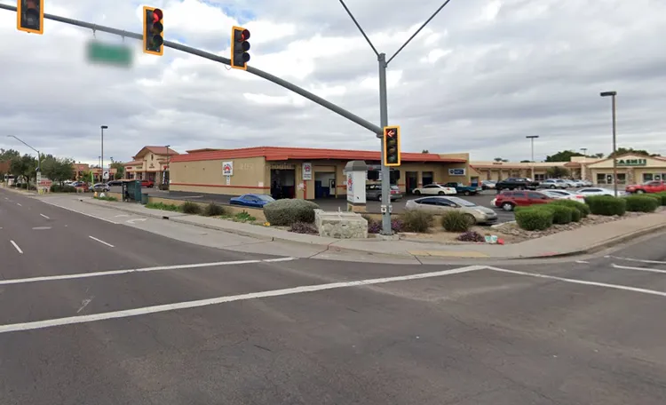 警方表示，槍擊地點是當地的大街，案發時間是下班時段，不可能沒有人目擊槍擊經過。翻攝Google街景服務