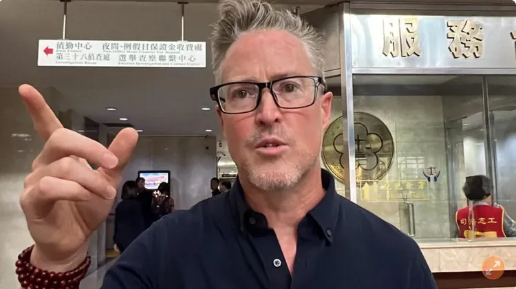 夏克立本月3日現身台北地檢署，查詢自己有無挨告刑事案件。資料照片