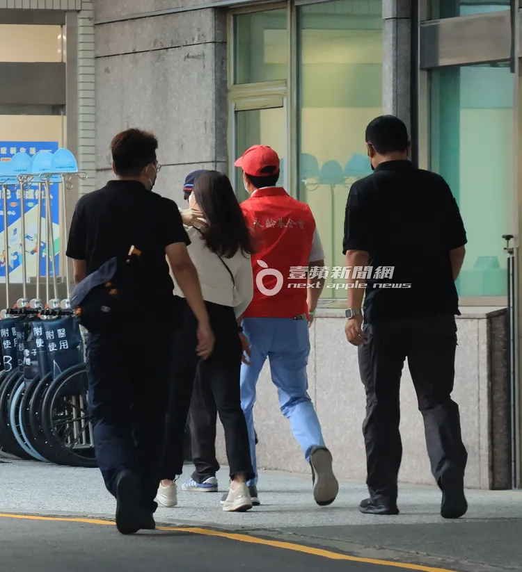 郭台銘日前與夫人曾馨瑩女士一起到北醫探望母親。資料照片（特勤中心攝）