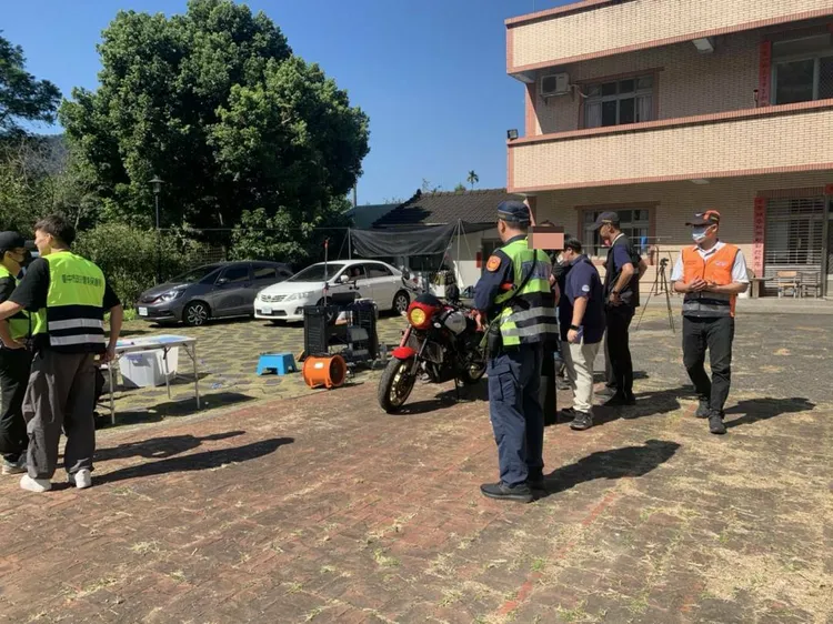 警方與環保、監理單位聯合稽查。民眾提供