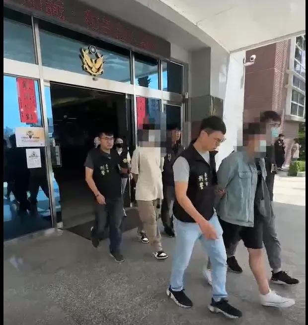 專案小組逮捕4名嫌犯。民眾提供