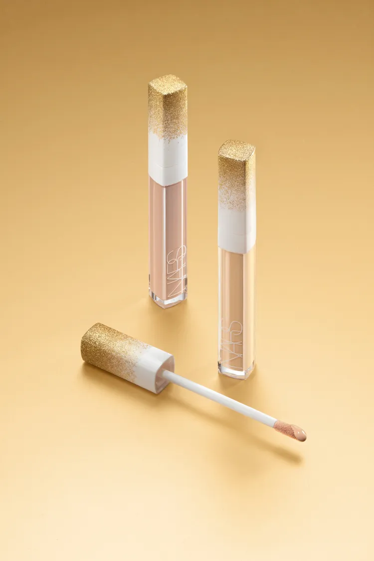 NARS妝點甜心遮瑕蜜流金夜閃限量版#Vanilla、#Custard，各6ml／1100元。品牌提供