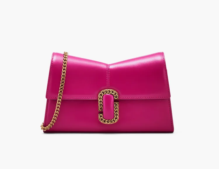 桃紅St. Marc肩揹晚宴包 ，1萬3900元。品牌提供