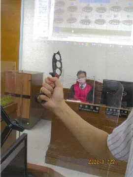 法官認為，四孔的設計乃方便使用，並非具「鐵拳頭」特性。取自判決書