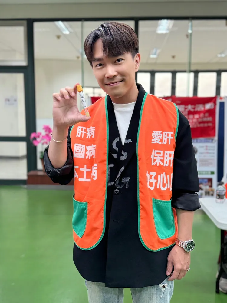 許仁杰曝光家中病史。民視提供