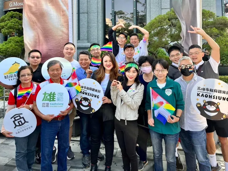 局長高閔琳與黃捷議員、邱俊憲議員、簡煥宗議員現身支持同志大遊行。觀光局提供