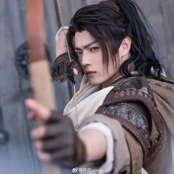 許凱在新戲《樂游原》扮相英氣十足。翻攝許凱微博