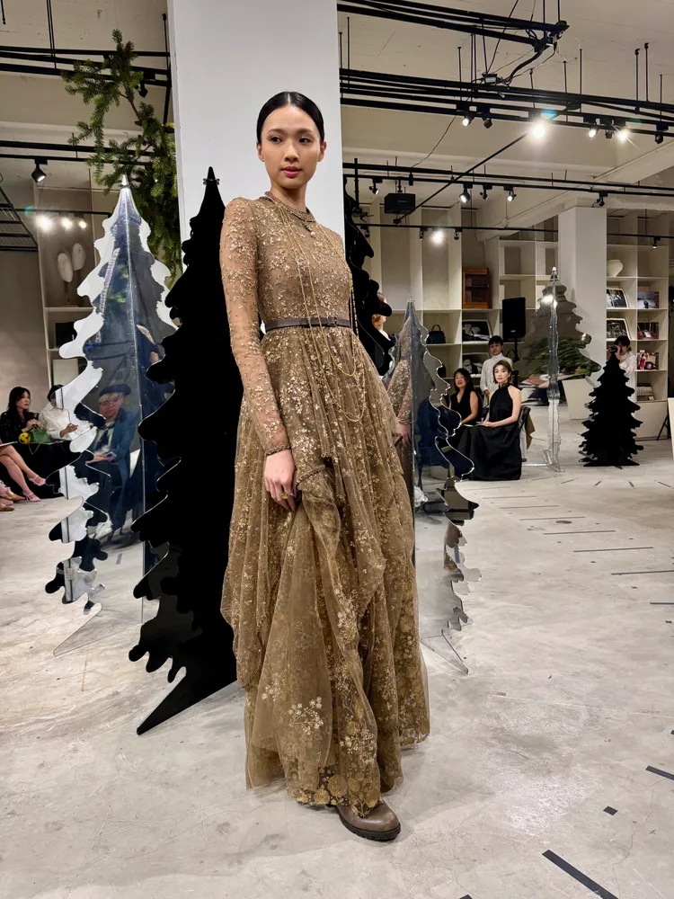 JAMEI CHEN Enchanted Garden高訂禮服系列＃13 Zaradozi，運用了印度古文明中繁複的「札多茲刺繡」技術。張家玲攝