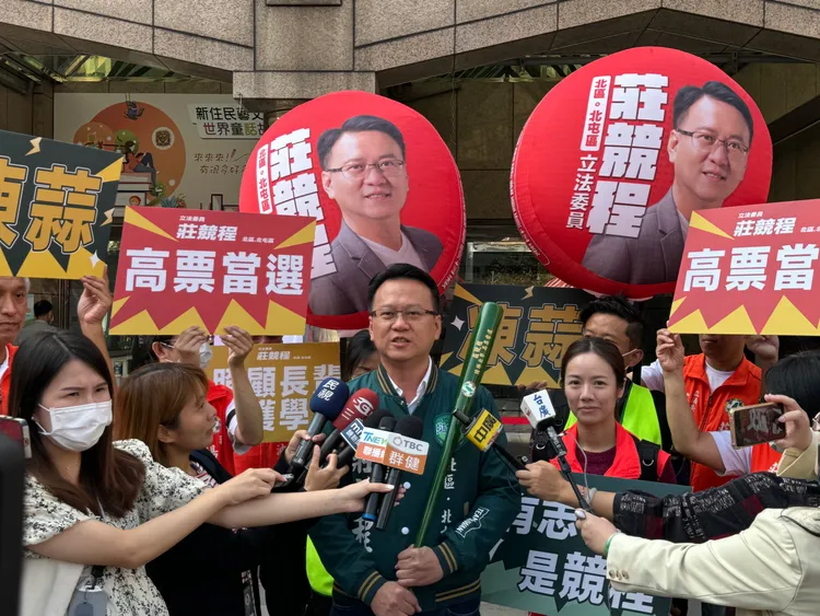 莊競程說，將會以預防醫學的專長繼續守護長輩的健康。莊競程服務處提供