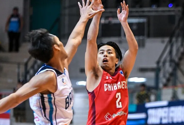 富樫勇樹(右)。翻攝chibajets_official IG