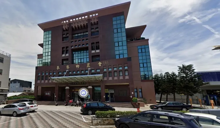 雲林地檢署昨搜索麥寮鄉農會，帶回總幹事等13人。翻攝Google街景