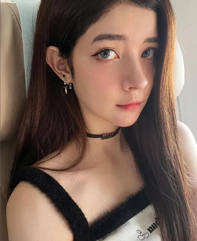 蘇小軒長相如洋娃娃般精緻可愛。翻攝蘇小軒IG