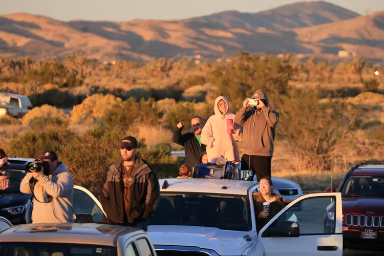 航空迷搶拍。路透社