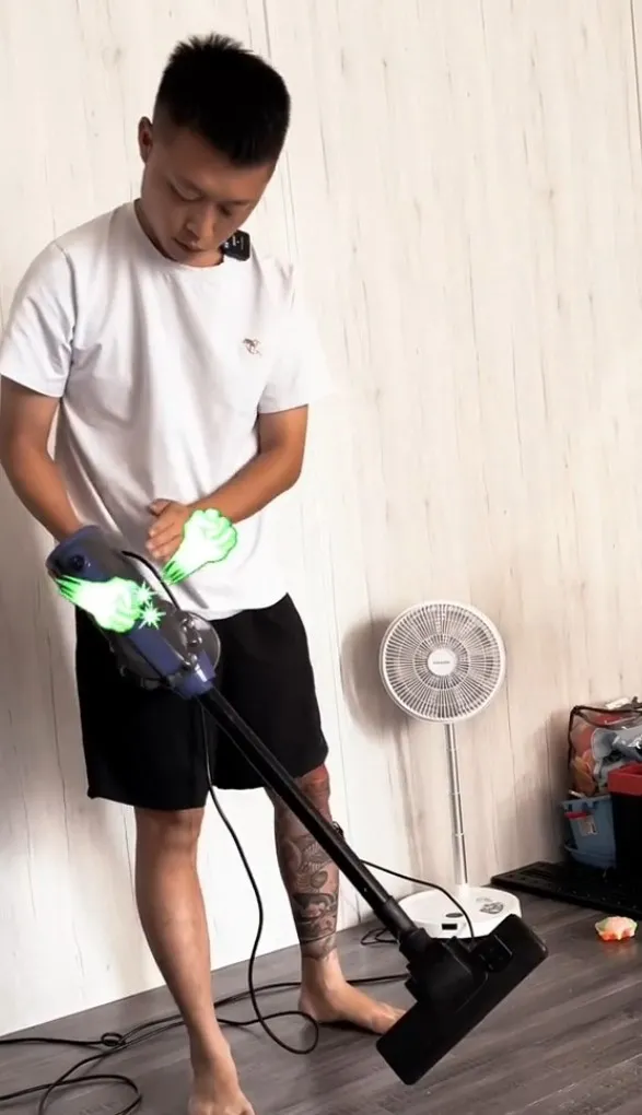 電器壞掉不能用時，直覺就是先拍2下再說。抖音@cooper365584 提供