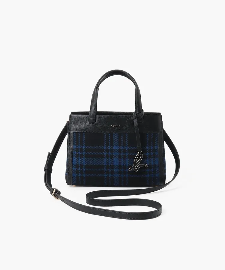 小款Sophie格紋兩用包（藍黑），8580元。品牌提供